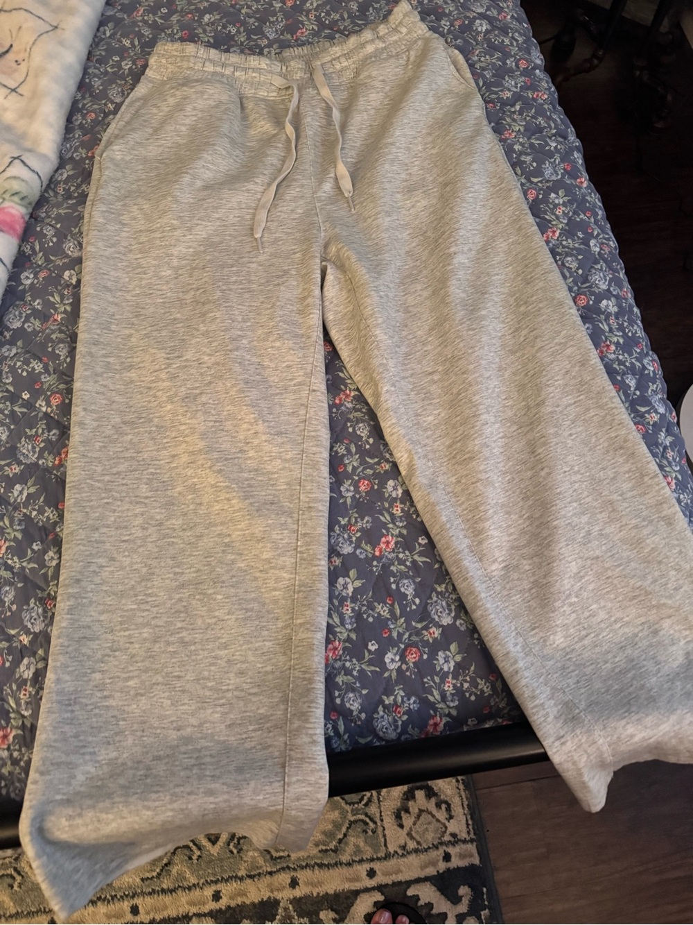 Gray Drawstring Sweatpants and sweatshirt set